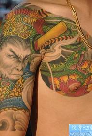 Chinesisches mythisches Schriftzeichen Reise in den Westen im Element des superhübschen Sun Yakong-Tattoo-Bilds