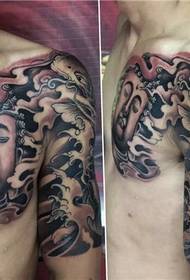 Halv rustning tatuering totem tatuering skönhet tatuering
