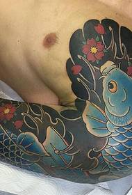 Vrlo uzbudljiv set savršenih tetovaža dvostruke hemisfere