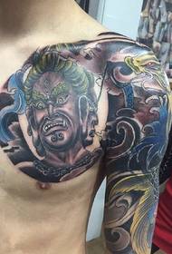 Нерухомий Ming Wang напівзброєний татуювання візерунком Daquan