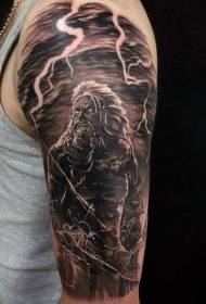 Lig-on nga misteryosong demonyo nga manggugubat tunga nga sumbanan sa tattoo sa laso