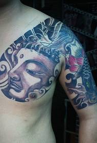 Tattooek nîv-nîgaşî bi squid û wêneya Buddha re hat hev kirin