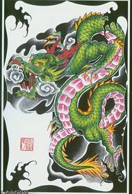 un motif de tatouage demi-dragon