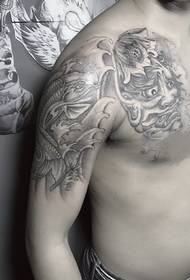 Kleine halbe Rüstung Tattoo-Muster mit Tintenfisch und Prajna gemischt