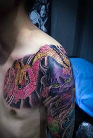 Modello di tatuaggio maschile a onda collo a mezzo collo serpente