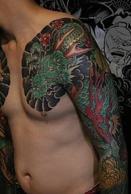 Ang cool at kaakit-akit na dobleng hemisphere dragon tattoo pattern