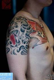 Vyriškos pusės spalvos kalmarų tatuiruotė veikia