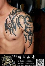 Tatuaggio totem a mezzo chiodo