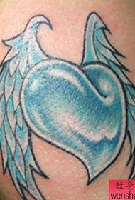 Vzorec tatoo z veliko roko ljubezni krila