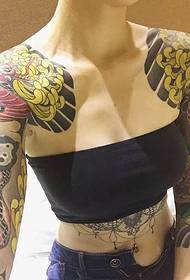 Persoonallisuus tyttö väri kaksinkertainen hemipleto totem tatuointi malli
