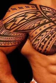 Vrou sien 'n halwe tatoeëring wat skree  85950 @ Men's Totem Half Tattoo