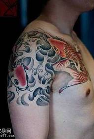半甲彩色鲤鱼纹身图案