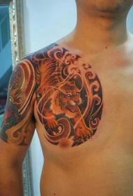 Мушка полутјела бела тигрова тетоважа