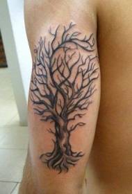 Modello realistico del tatuaggio del grande albero del braccio maschio