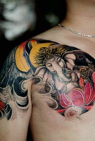 Zelo priljubljena klasična božja tetovaža na pol slike