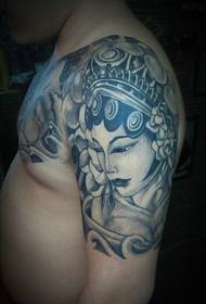 Erdi loratutako tatuaje tradizionala