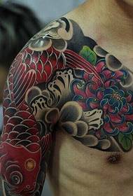 manijačno obojena tetovaža u pola duljine