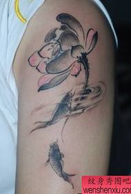 Estilo ng estilo ng braso tinta lotus squid tattoo pattern
