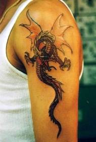 Tatuaggio del drago ruggente sul braccio grande