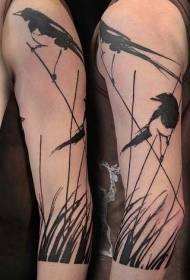 Braț model de tatuaj pasăre neagră rece