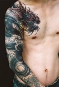 10 modelli di tatuaggi di mezza armatura dominata per i masculini