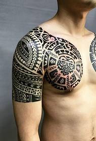 Nakakahumaling na dobleng pattern ng tattoo ng hemiple