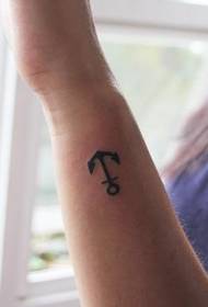 Arm kis és népszerű totem vas horgony tetoválás minta