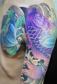 Tatuaggio di calamari mezzo armatura di colore super cool