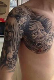 Tatuaggio classico piuttosto prajna