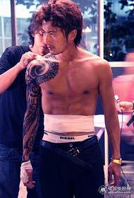 Nicholas Tse ngalawan tato perang perang