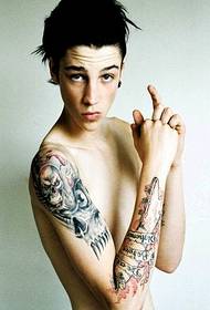 Modello di tatuaggio personalità moda braccio fiore maschile