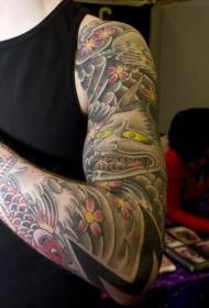 Braccio in stile asiatico a forma di tatuaggio