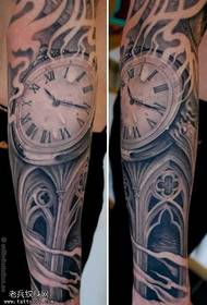 Patrón de tatuaje de reloj de bolsillo de brazo de flor