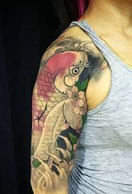 Flower arm squid tattoo pattern is very eye-catching