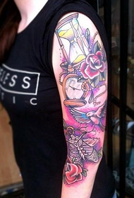 Lengan perempuan tato lengan bunga yang indah