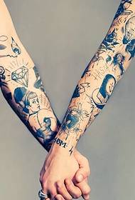 Tattoos tatuazhet e çiftit të krahut të luleve janë gjithmonë së bashku