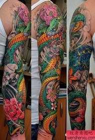 eine Reihe von kreativen farbigen Blume Arm Tattoo funktioniert