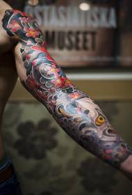 tatuagem de braço de flor amado