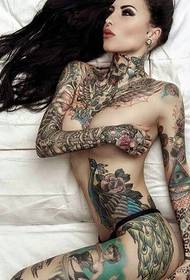 Skup velikih grudi ljepote modne cvjetne cvjetne tetovaže