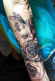 Tattoo lule krah tatuazh tatuazh që mbulon mbresë e vjetër