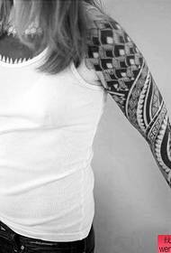 bras gris totem fleur bras tatouage travail série d'affichage d'image