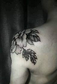 Prachtige bloemarm zoals een tatoeagefoto is zeer opvallend