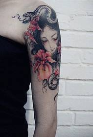 Imatge tatuada de serp de la flor del braç de la fada