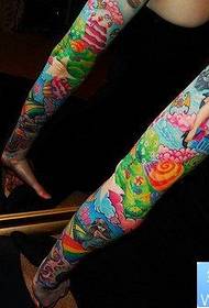 Tattoo Hall rekomandon një model tatuazhi të krahut të luleve me ngjyra