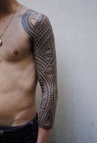 hermoso tatuaje de brazo de flor de tótem