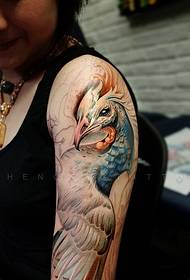 Exquisito y hermoso brazo de flor tatuaje de pavo real tatuaje