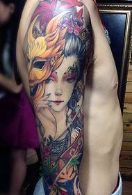 Modello di tatuaggio tipico squisito fiore braccio fiore