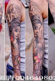 carattarizatu tatuatu di bracciu di Buddha