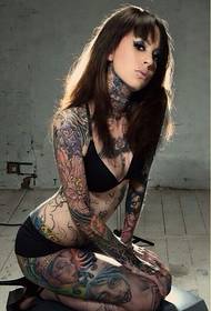 Foto raccomandata del tatuaggio del braccio del fiore femminile