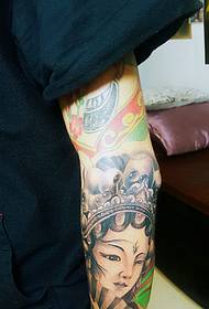 Дасти гул аҷиб зебоии анъанавии гулҳои гулдӯзӣ tattoo